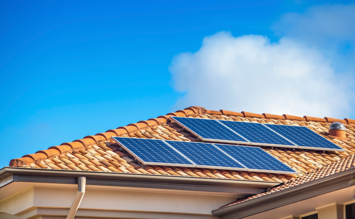 Jak funguje fotovoltaika: princip, výroba elektřiny a využití v domácnosti