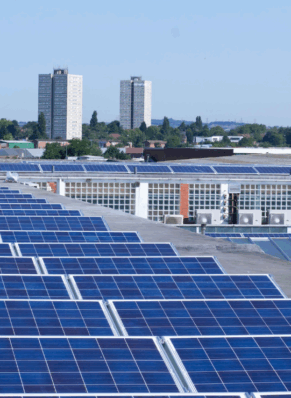 Dotace na firemní fotovoltaiku 2025: Až 50 % nákladů zpět