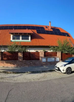 Realizace Velké Přílepy: hybridní fotovoltaika s baterií a wallboxem