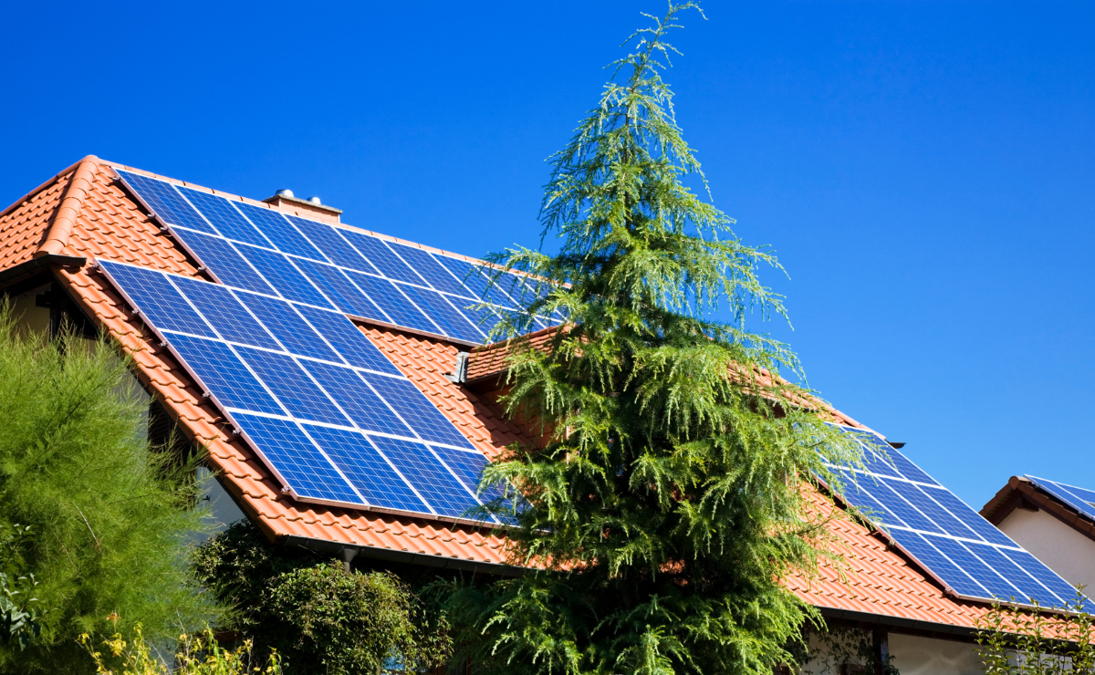 Klesá vám výkon solární elektrárny? Možná je čas na servis fotovoltaiky